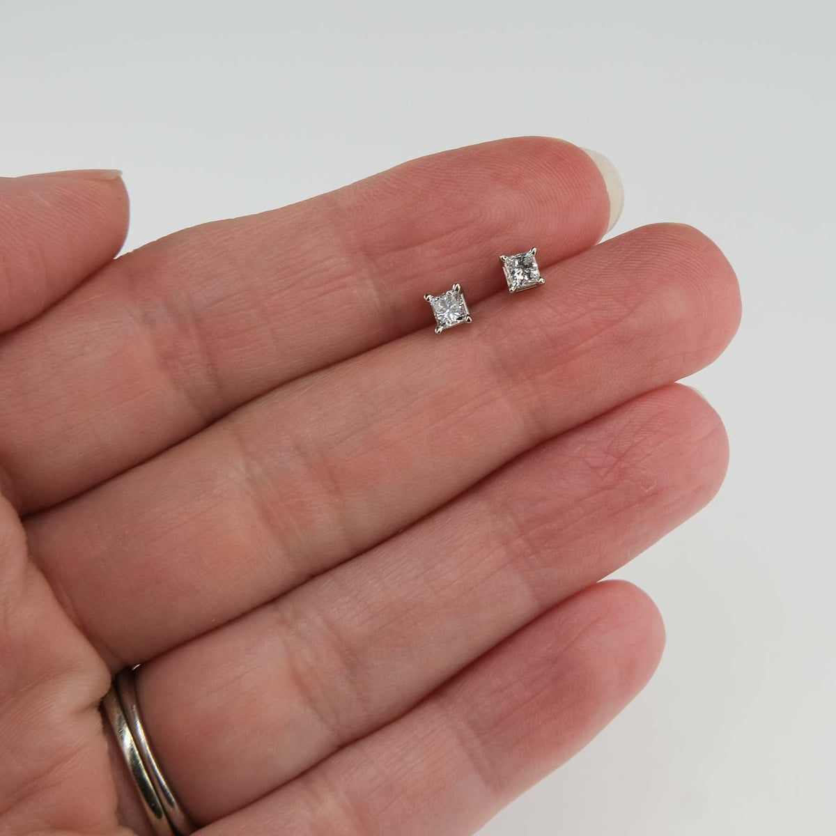 Oval Diamond Stud Earrings 0.6 CT- 14K Solid Gold