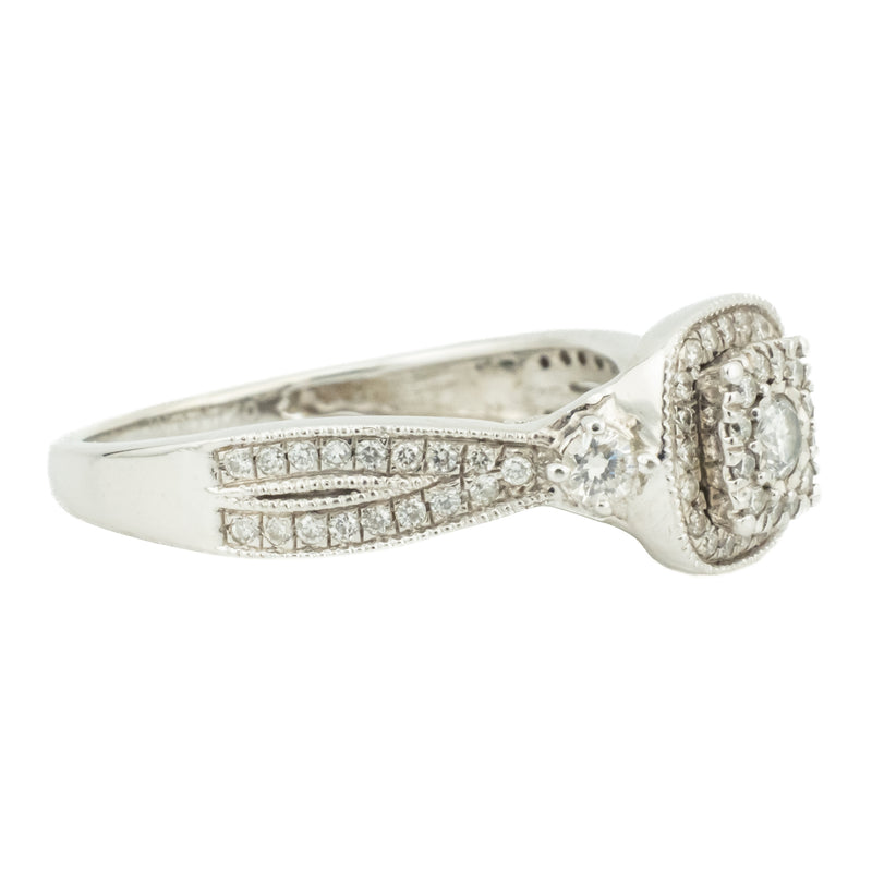 0.53ctw Round Diamond Halo Ring in 14K White Gold - Size 7