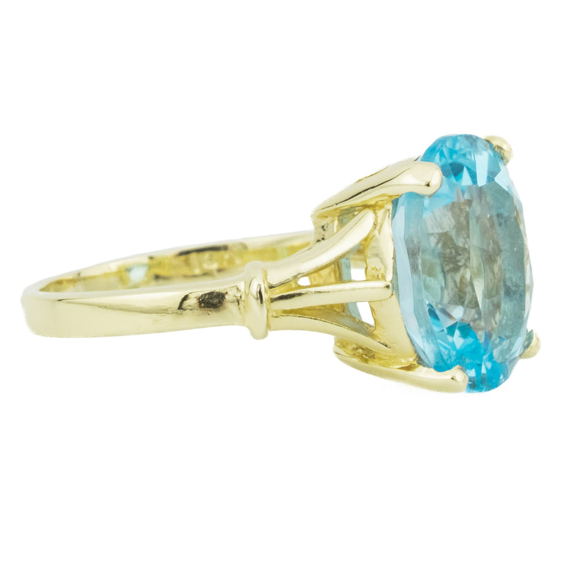 5.00ct Oval Blue Topaz Solitaire Gemstone Ring in 10K Yellow Gold - Size 6