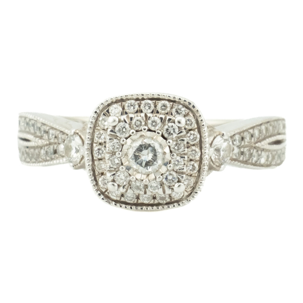 0.53ctw Round Diamond Halo Ring in 14K White Gold - Size 7
