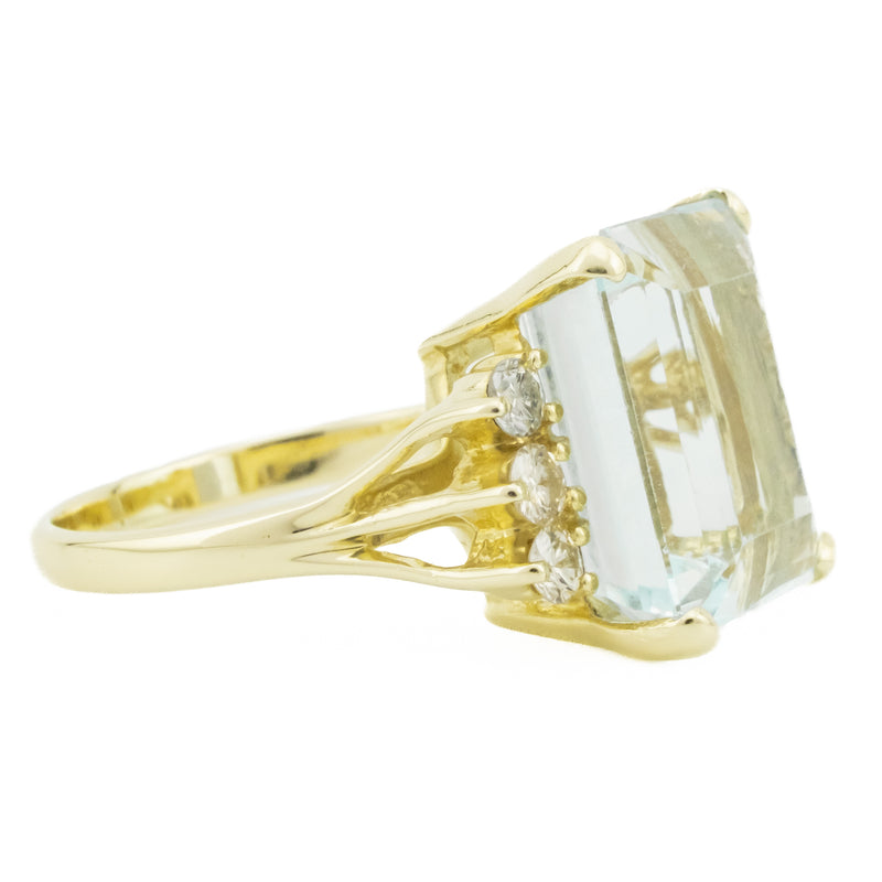 Blue Topaz with Diamond Accents Ring in 14K Yellow Gold - Size 6.75