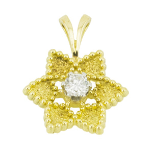 0.15ctw Round Diamond Solitaire Flower Pendant in 18K Yellow Gold - Chain Not Included