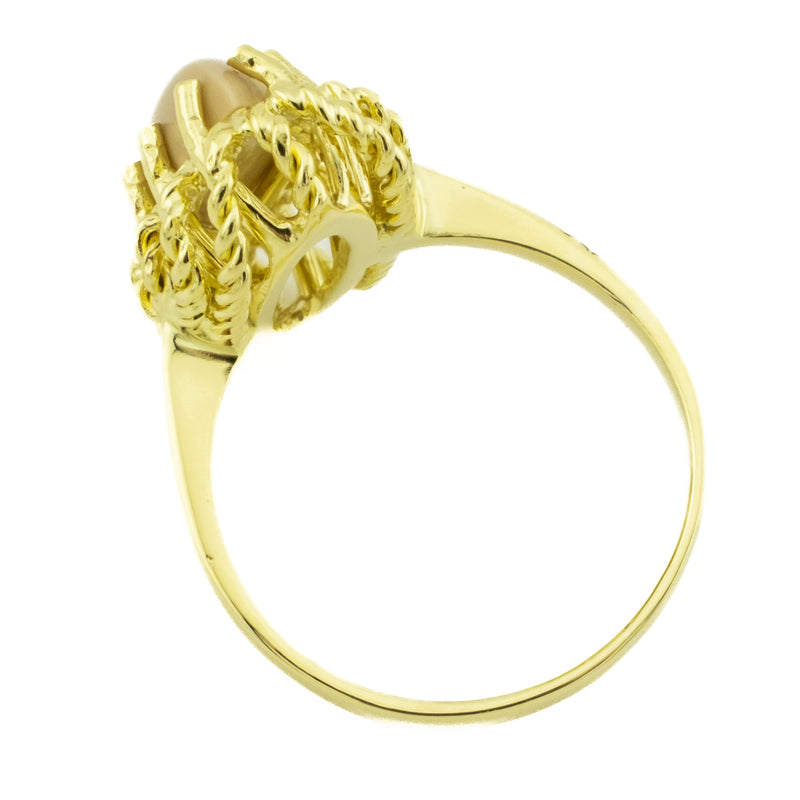 Coral Solitaire Fashion Ring in 18K Yellow Gold - Size 7