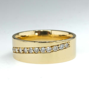 Diagonal Single Row Diamond Comfort Fit Ring in 18K Yellow Gold