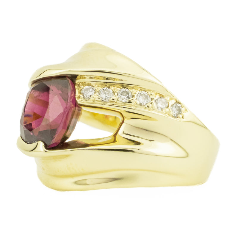 4.00ctw Oval Garnet with Diamond Accents Gemstone Ring in 14K Yellow Gold