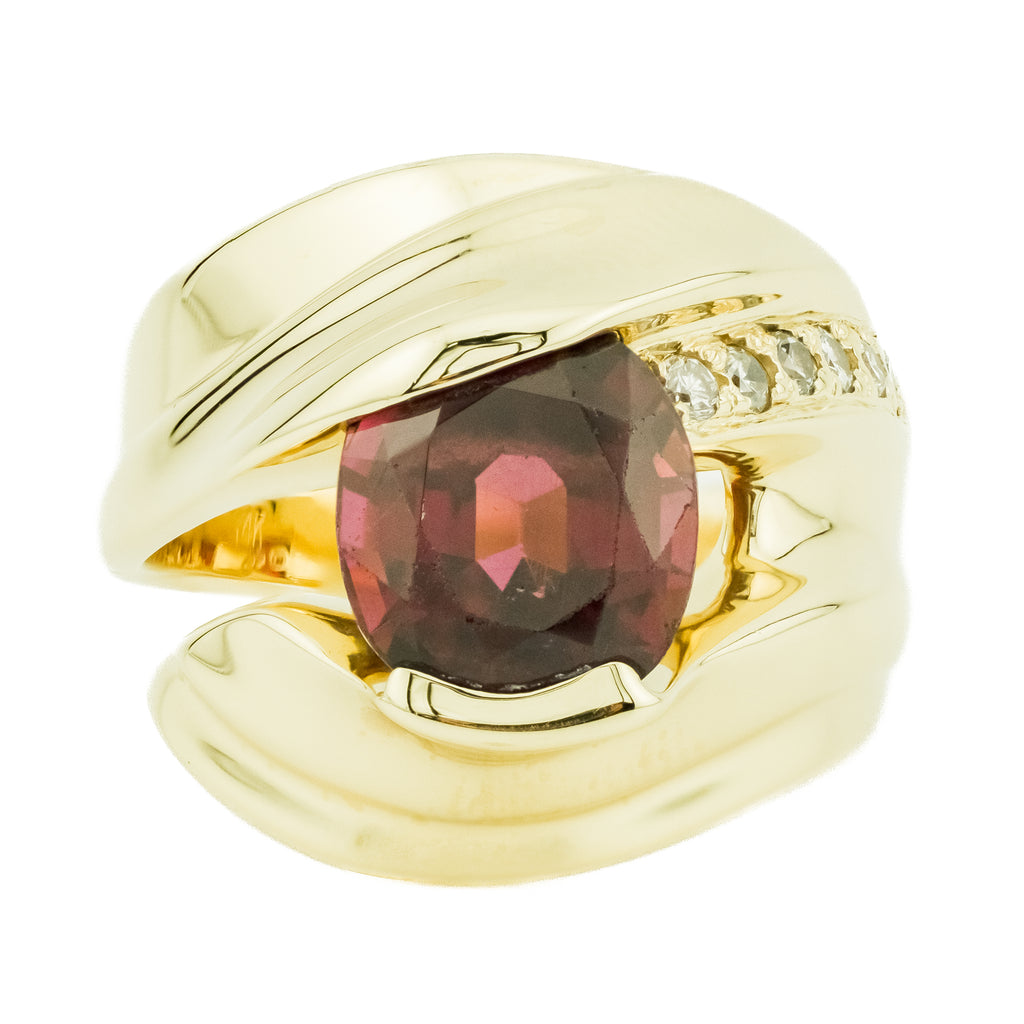 4.00ctw Oval Garnet with Diamond Accents Gemstone Ring in 14K Yellow Gold